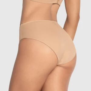 Panty clásico alto en pierna con control moderado en el abdomen