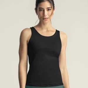 Camiseta deportiva con top interno de buen ajuste