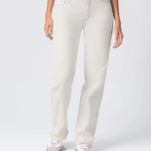 Jean bota recta básico con hilos en contraste