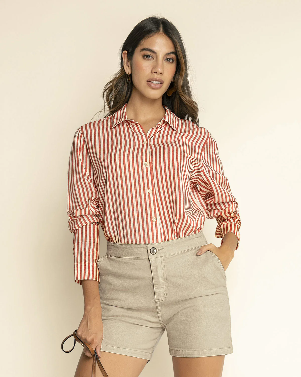 Blusa manga larga con perilla funcional y puños con botón