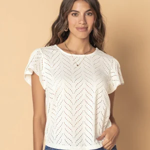 Camiseta manga corta con detalles en ojalillo