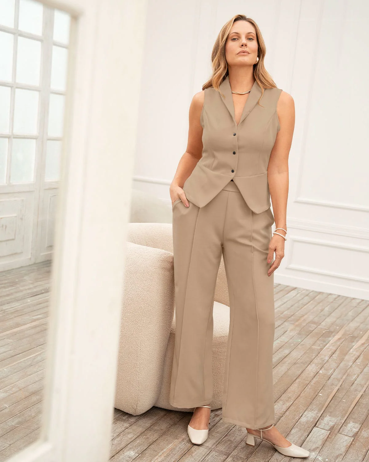 Chaleco corto de escote en V con solapas - Imagen 6