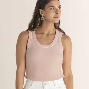 Camiseta manga sisa con detalle en contraste