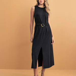 Vestido midi con argolla decorativa y abertura en frente