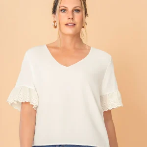 Blusa con detalle en mangas