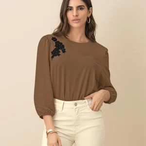 Camiseta manga 3/4 con aplique bordado