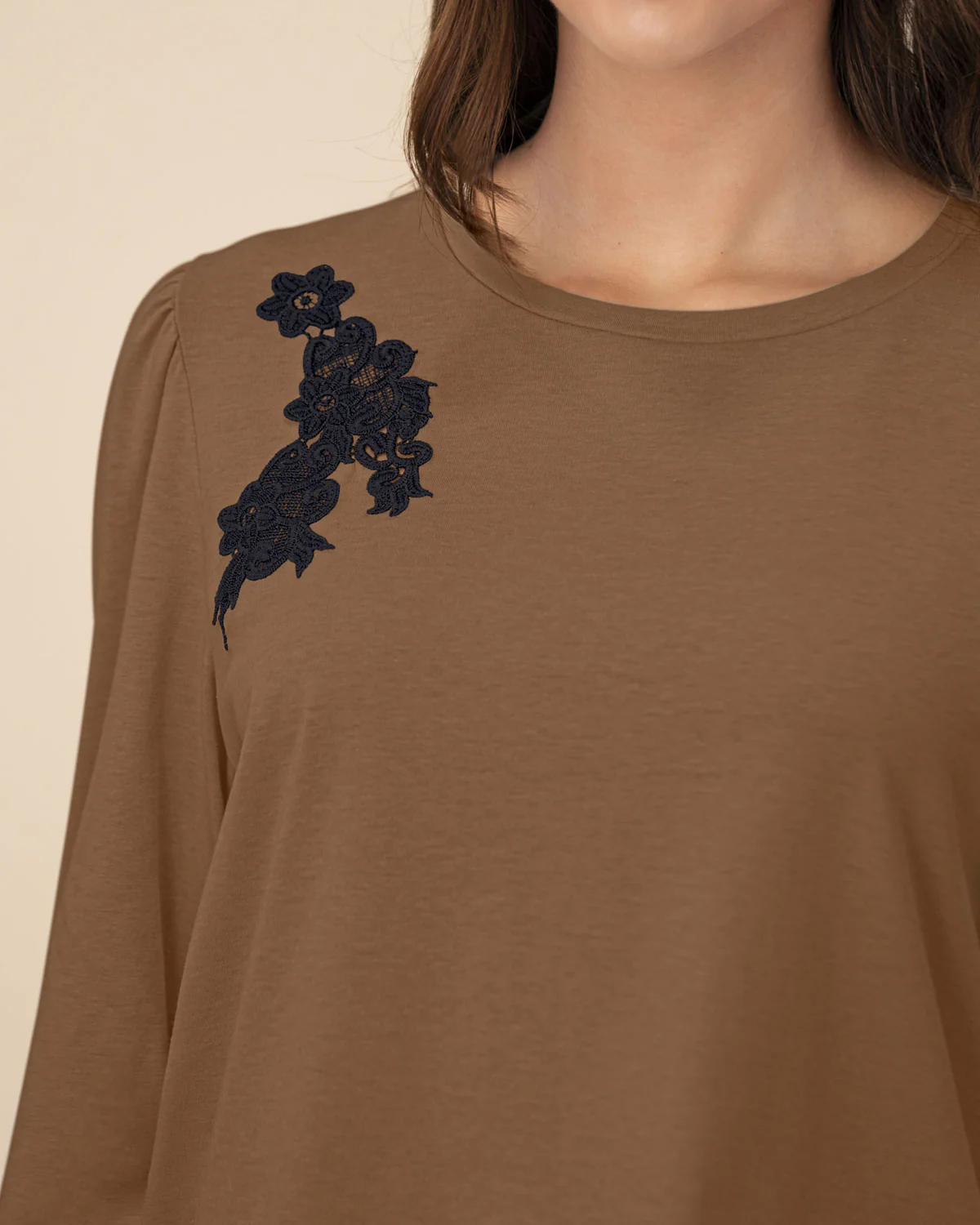 Camiseta manga 3/4 con aplique bordado - Imagen 4