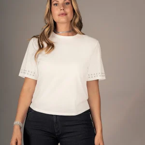 Blusa con piedras decorativas en mangas