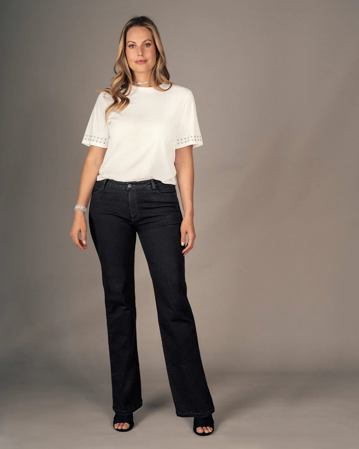 Blusa con piedras decorativas en mangas - Imagen 3