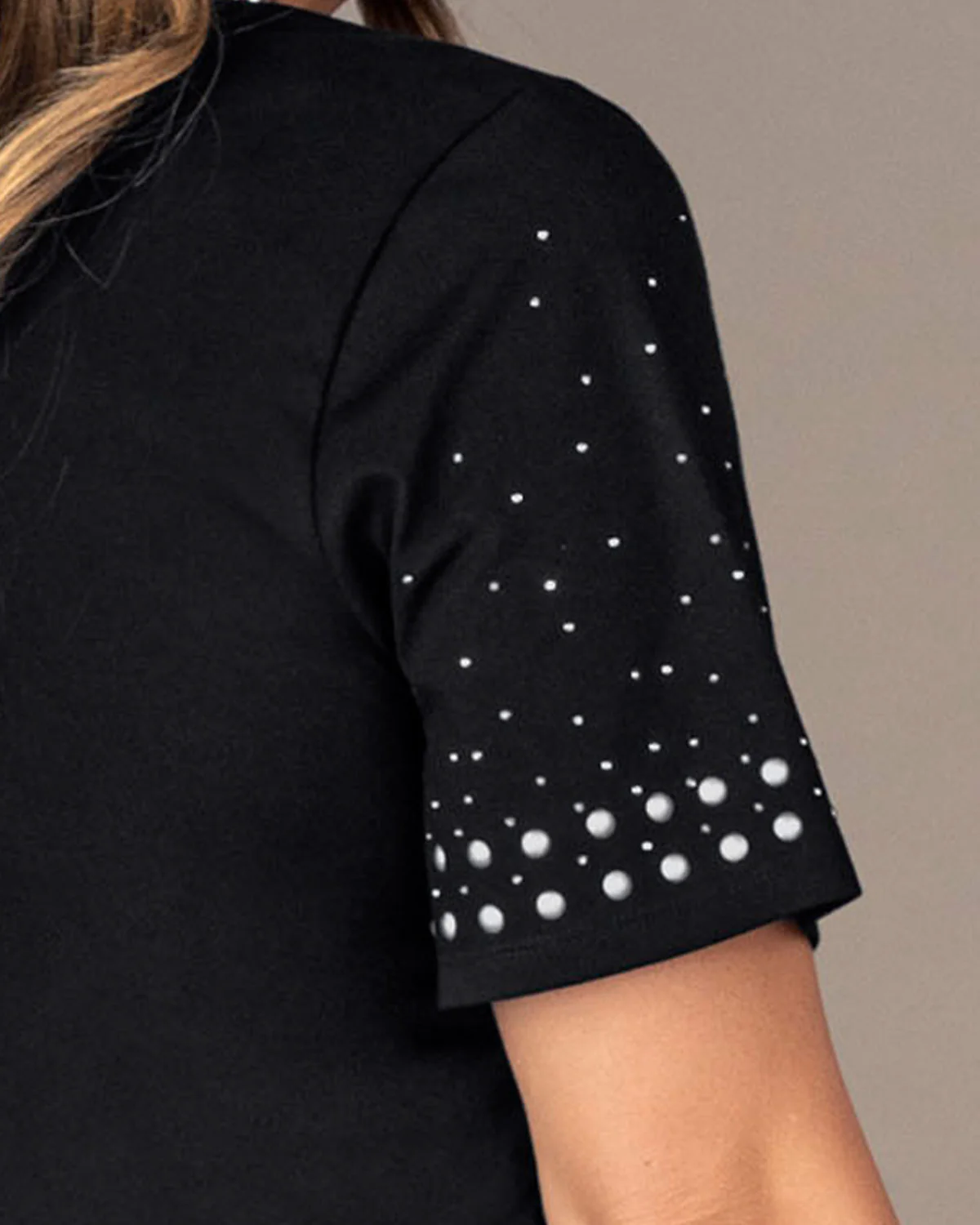 Blusa con piedras decorativas en mangas - Imagen 9