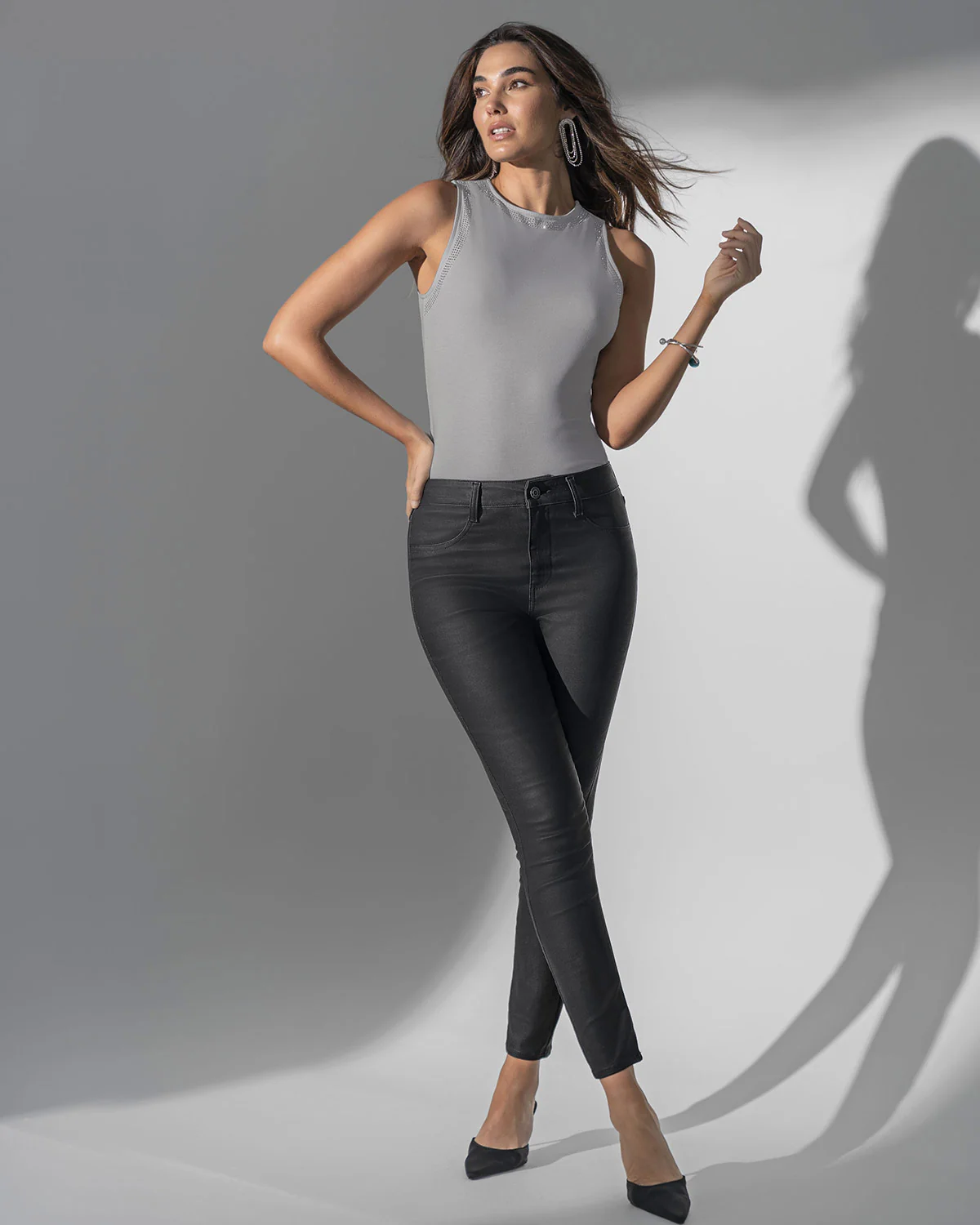 Pantalón skinny en tela tipo cuero - Imagen 3