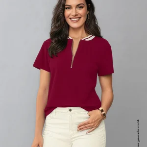 Camiseta con cuello redondo tejido y cierre en frente