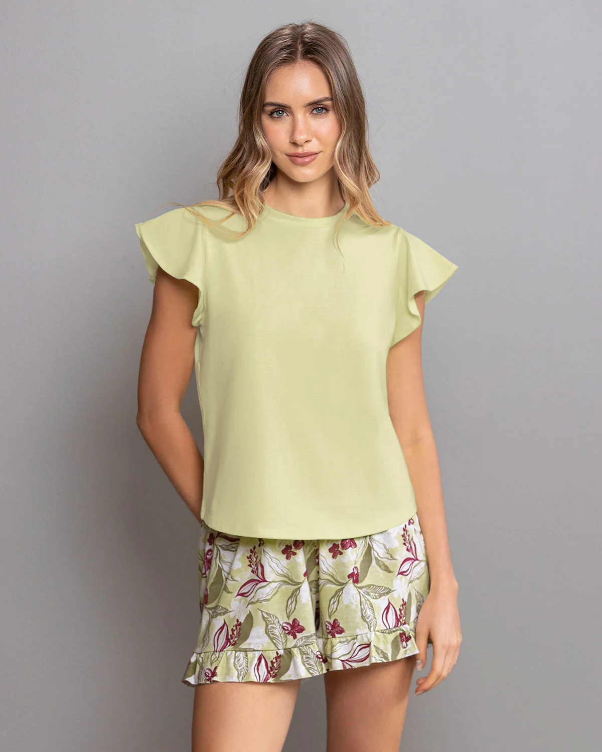 Short corto con boleros en ruedo y elástico en cintura - Imagen 4