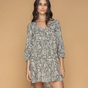 Vestido corto manga larga cuello en V