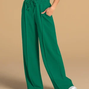 Pantalón tipo jogger con bota ancha