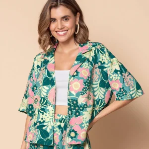 Blusa manga corta con cuello solapa y perilla funcional