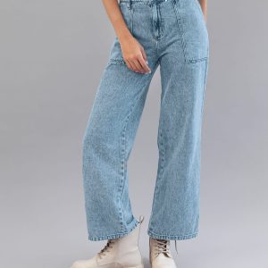 Jean bota recta con bolsillos de parche en frente