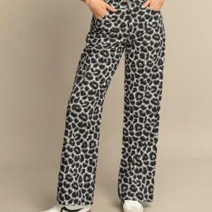 Pantalón estampado bota recta con bolsillos tipo cargo