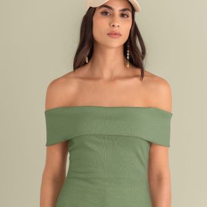 Camiseta cuello bandeja de silueta ajustada