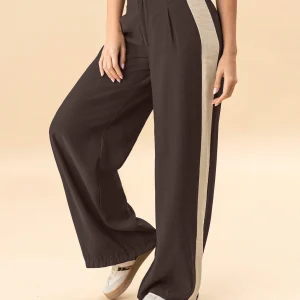 Pantalón bota ancha con bloque de color en los costados