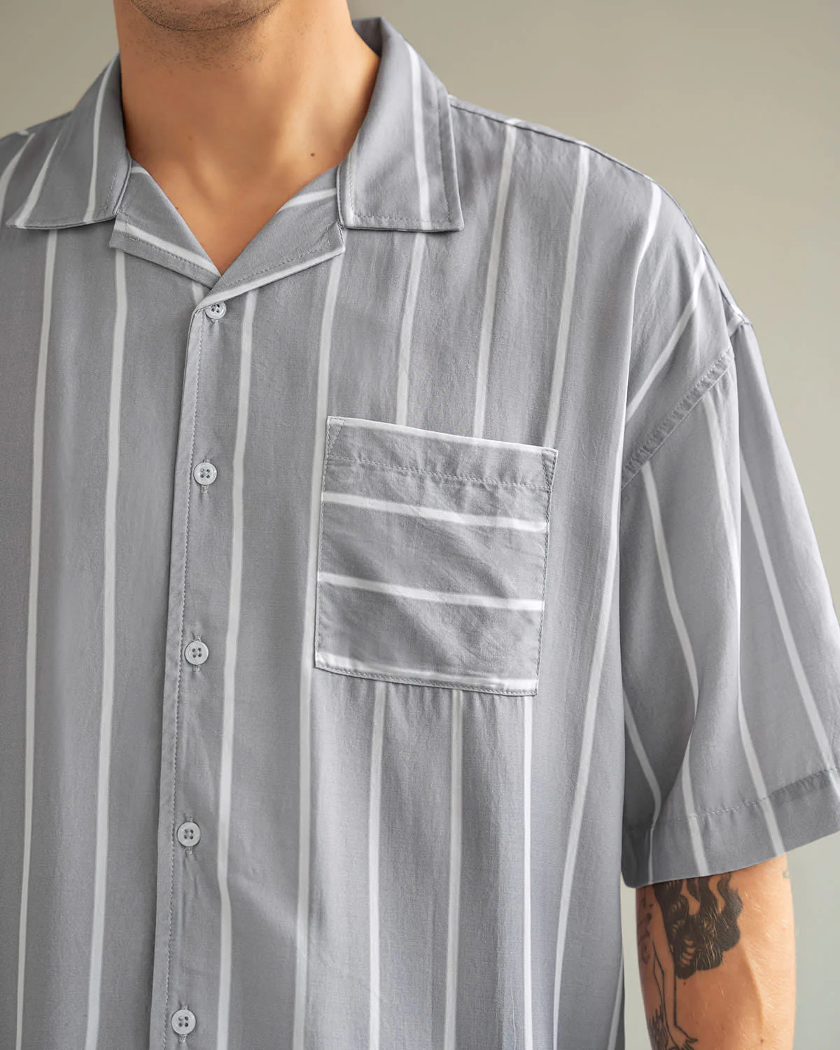 Camisa manga corta silueta oversized - Imagen 3