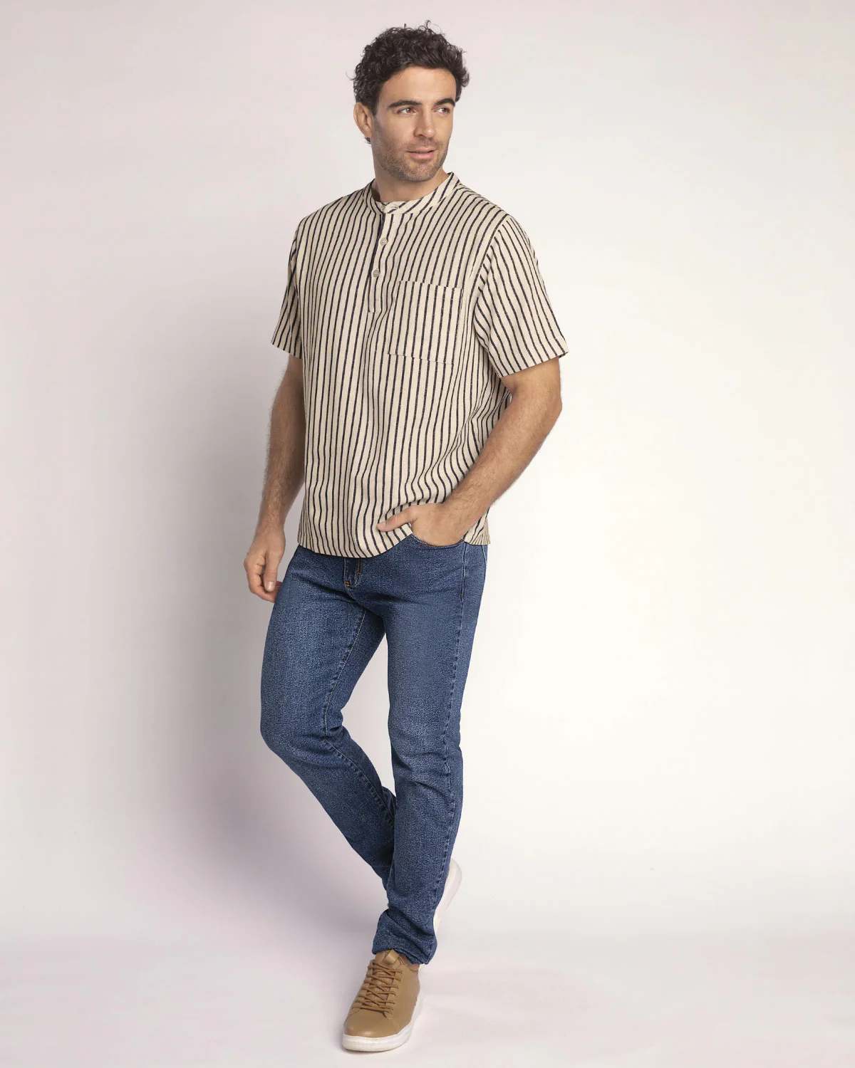 Camisa manga corta cuello nerú en tela tipo lino - Imagen 4