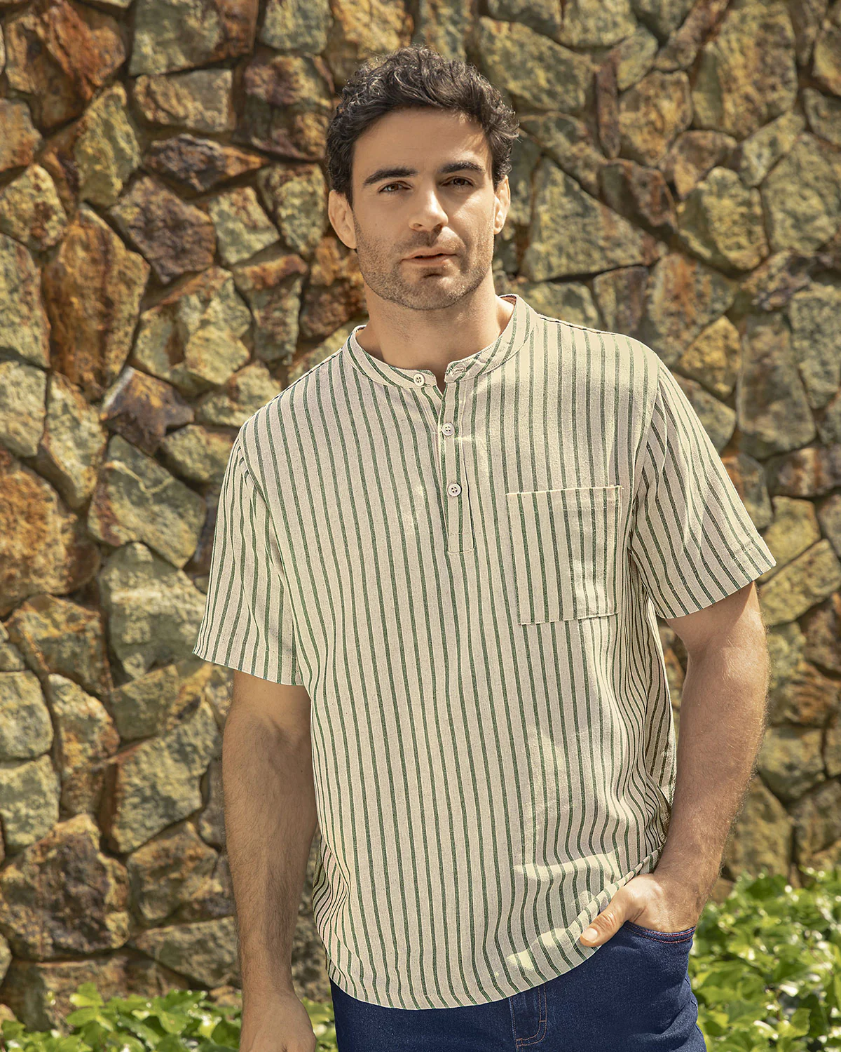 Camisa manga corta cuello nerú en tela tipo lino - Imagen 8