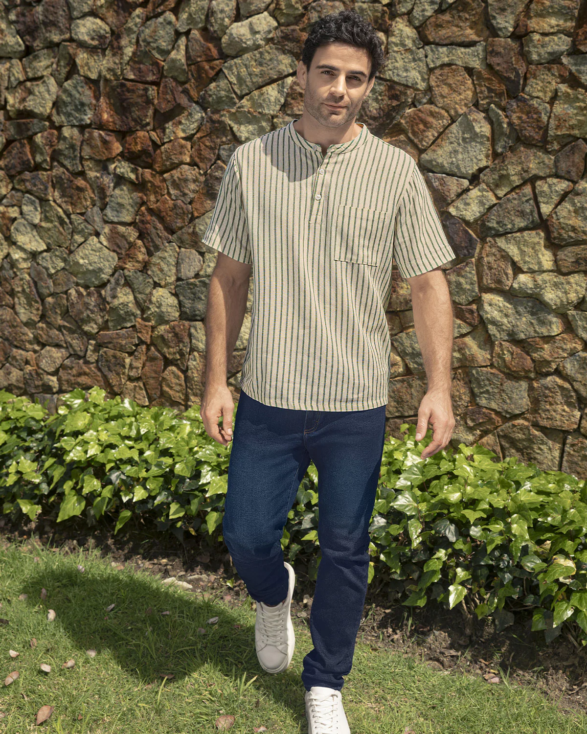 Camisa manga corta cuello nerú en tela tipo lino - Imagen 9