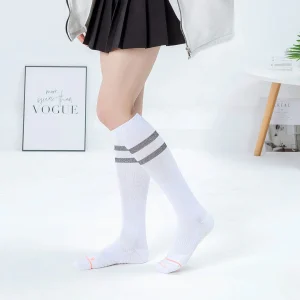 Calcetines Deportivos Técnicos Largos de Compresión Antihongos. Color Blanco