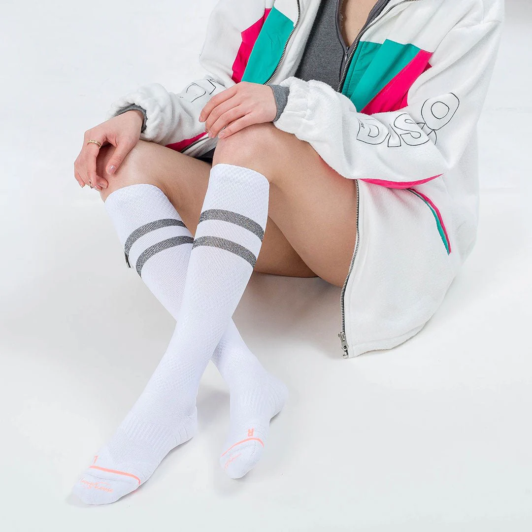 Calcetines Deportivos Técnicos Largos de Compresión Antihongos. Color Blanco - Imagen 4