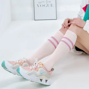 Calcetines Deportivos Técnicos Largos de Compresión Antihongos. Color Rosa