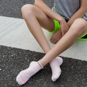 Calcetines Deportivos Técnicos Cortos de Compresión Anatómicos. Color Rosa