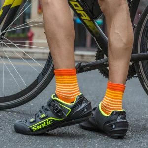 Calcetines para Ciclismo de Hombre con Anatómicos Sin Costuras. Color Naranja